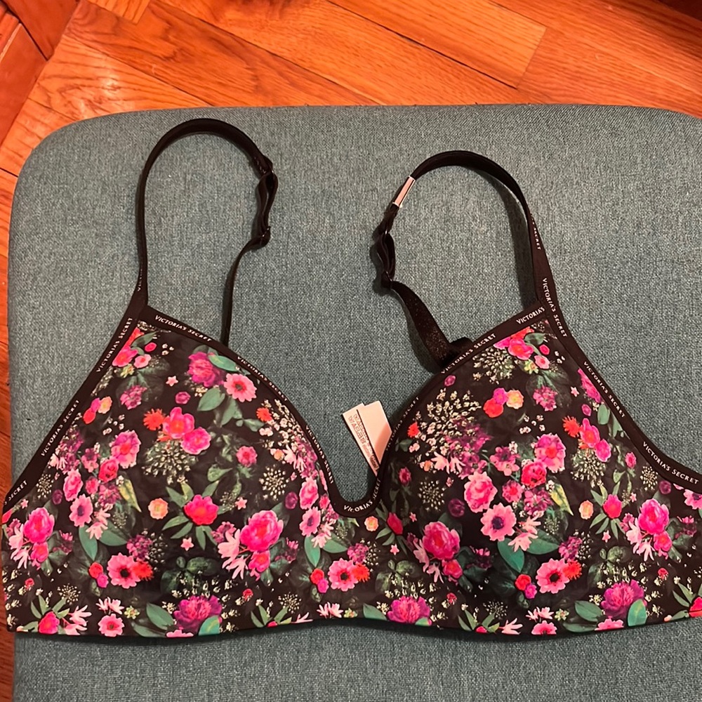 Victoria’s Secret Lightly Lined Wireless Bra 36C Floral pattern